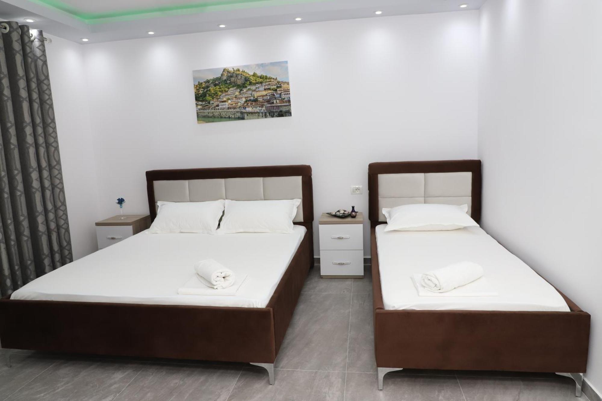 Vila Toska Berat Bagian luar foto