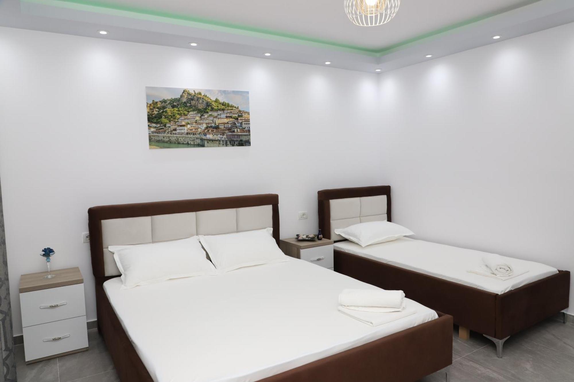 Vila Toska Berat Bagian luar foto