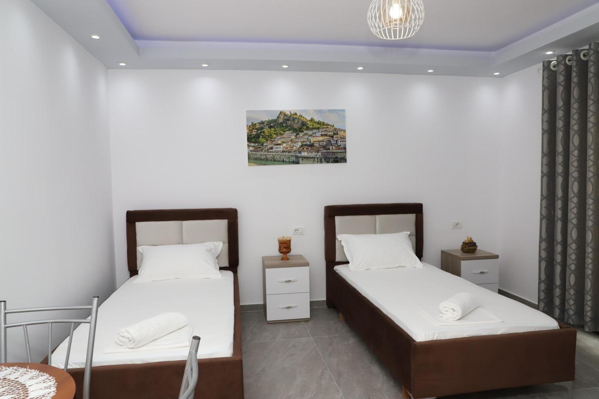 Vila Toska Berat Bagian luar foto