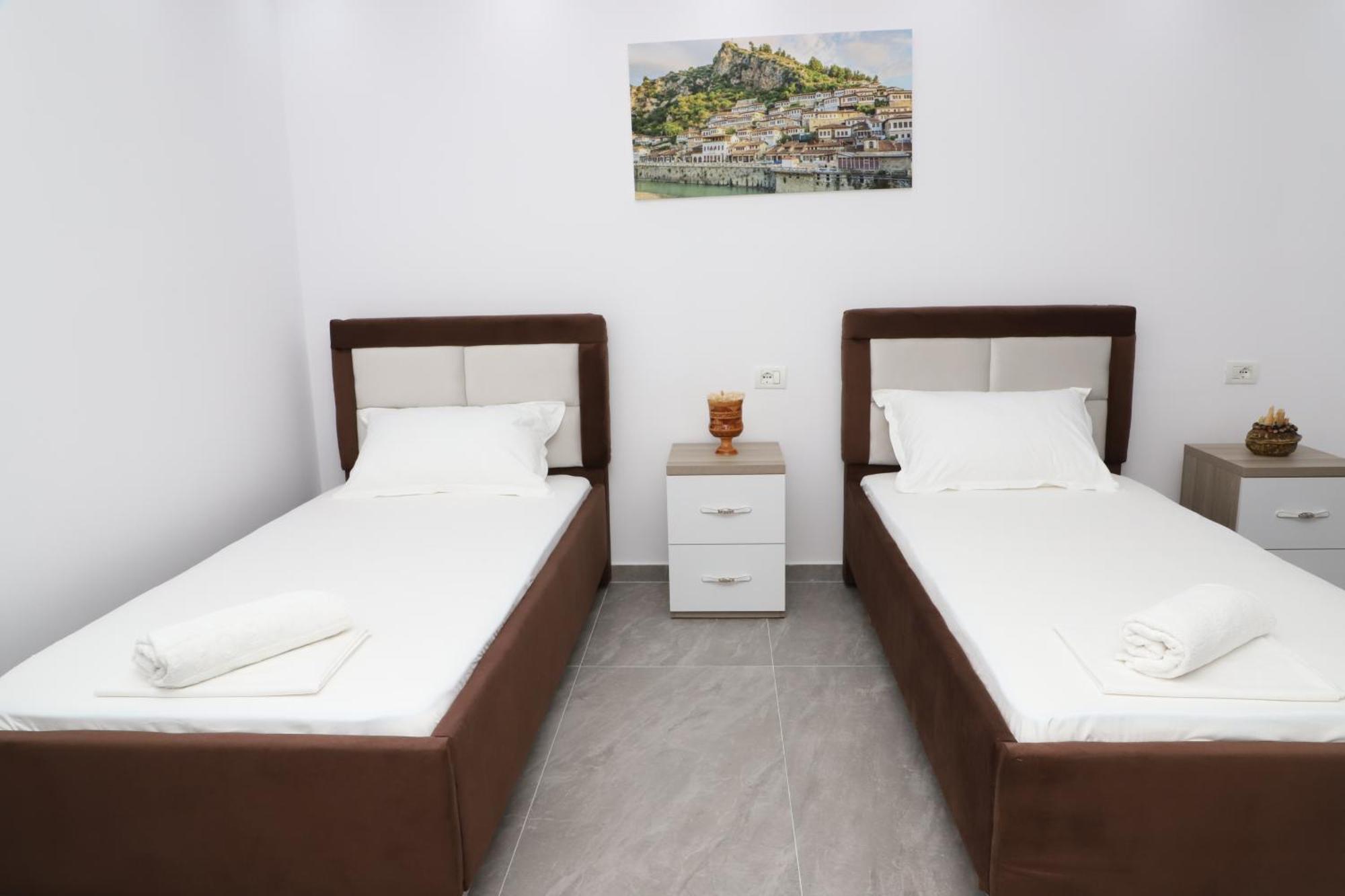 Vila Toska Berat Bagian luar foto