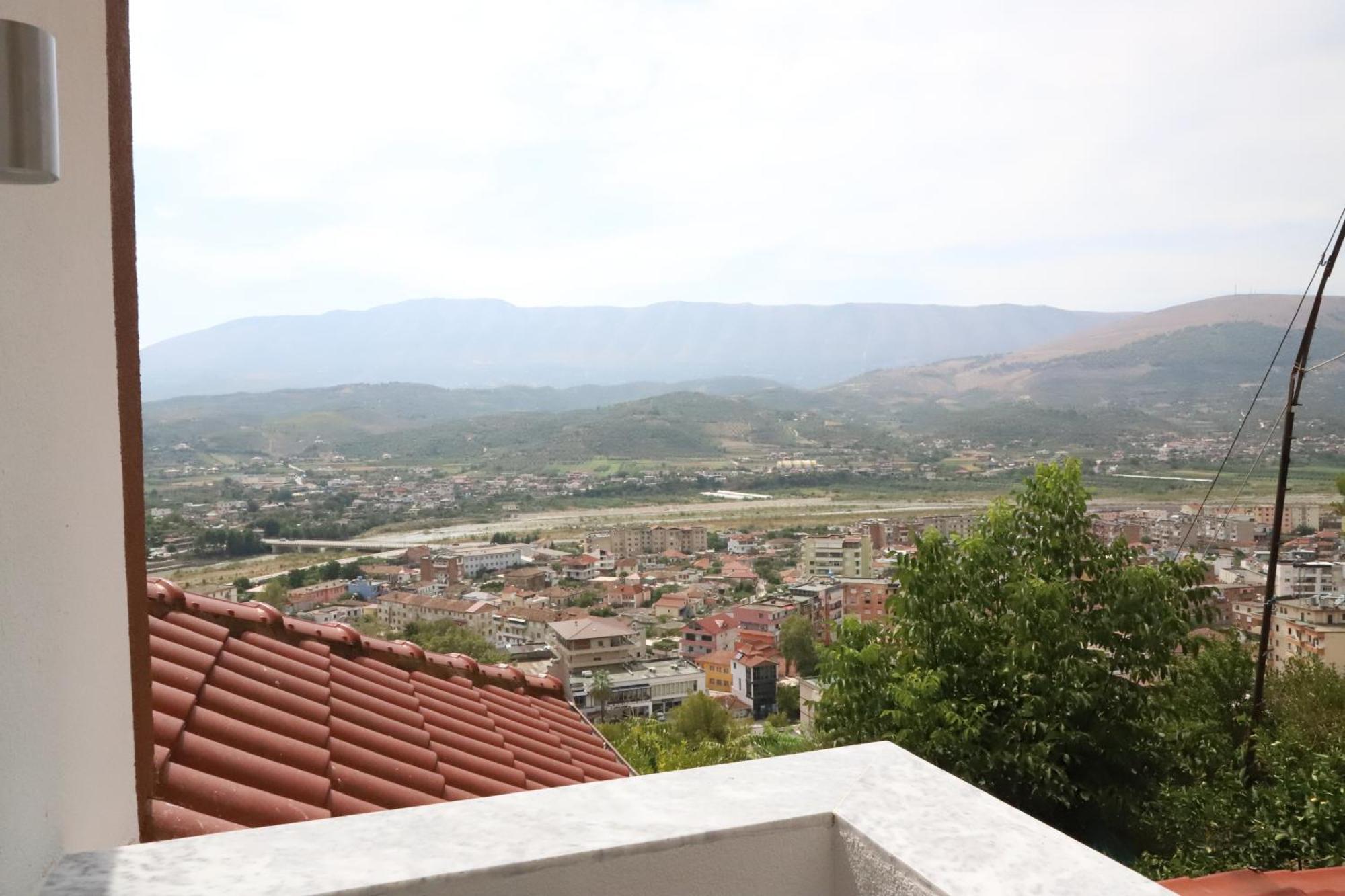 Vila Toska Berat Bagian luar foto