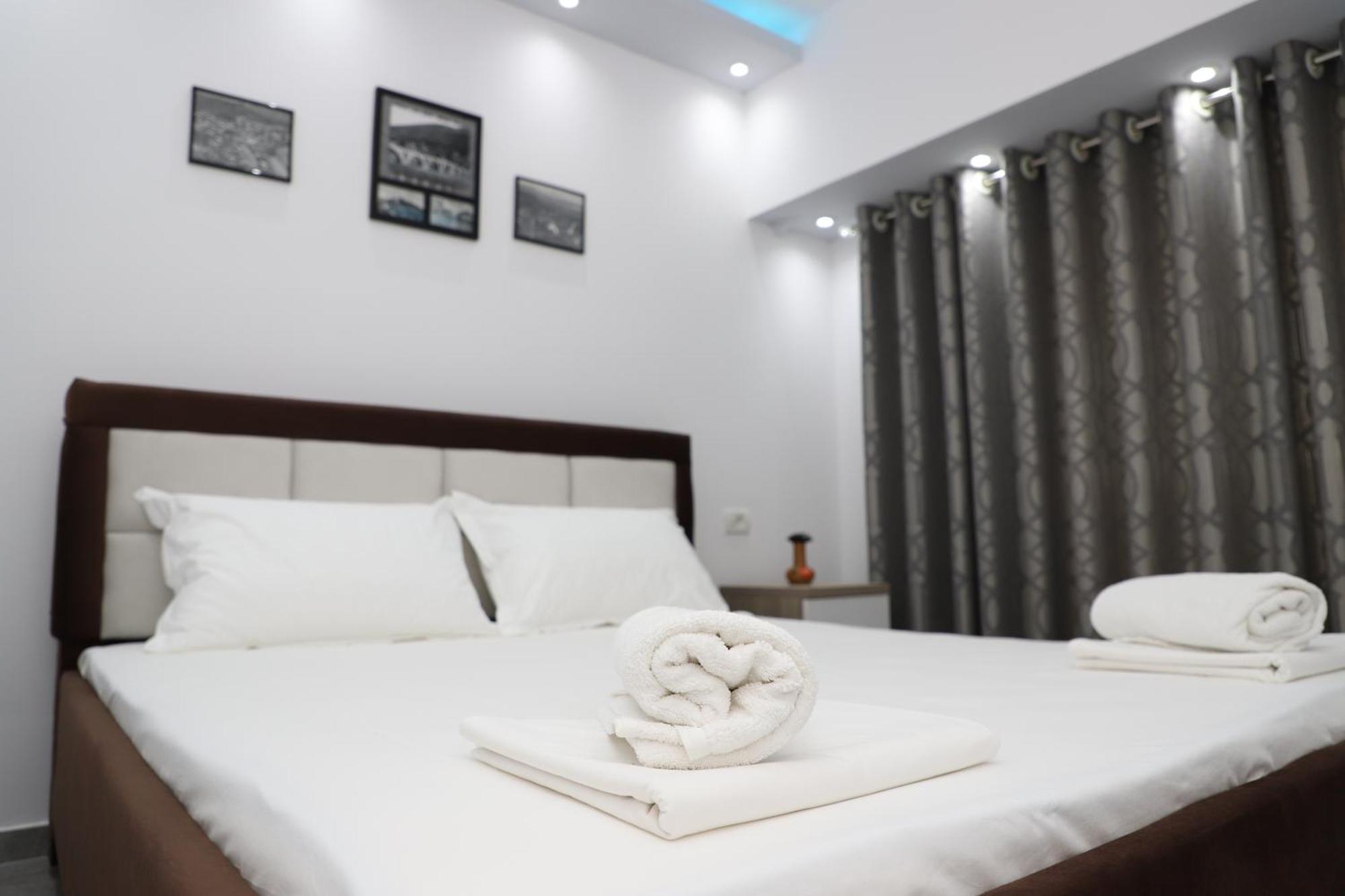 Vila Toska Berat Bagian luar foto
