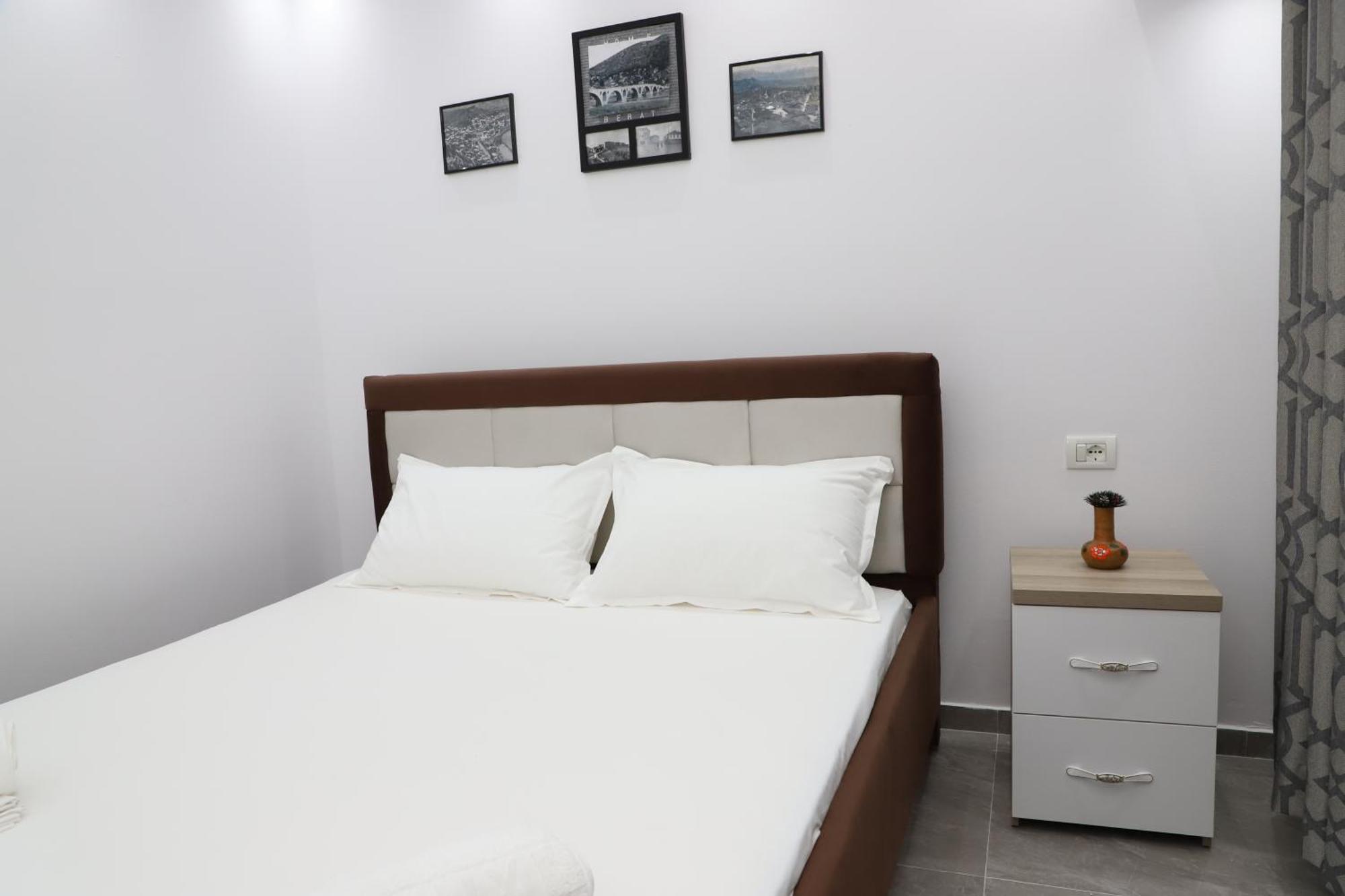 Vila Toska Berat Bagian luar foto