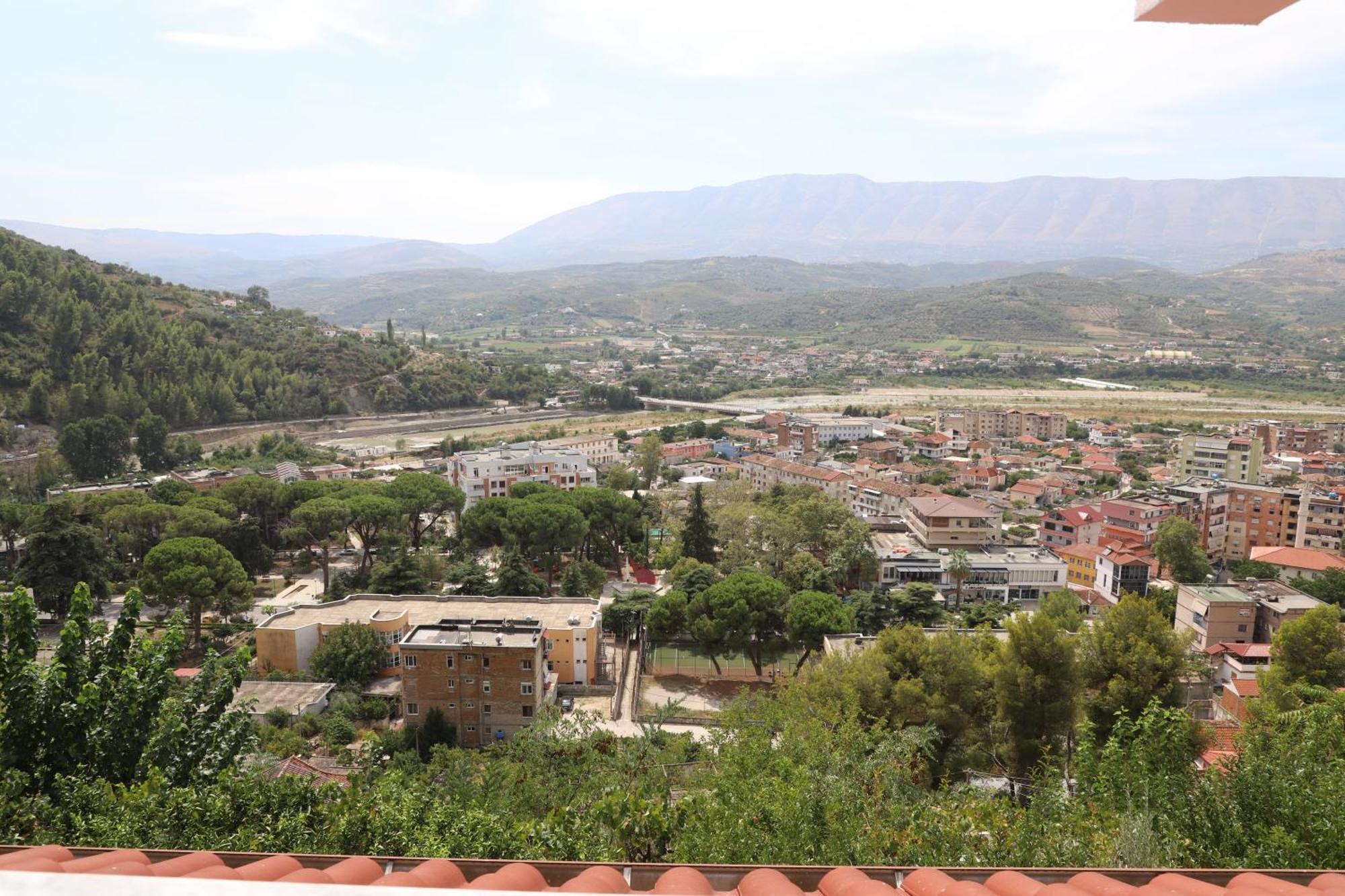 Vila Toska Berat Bagian luar foto