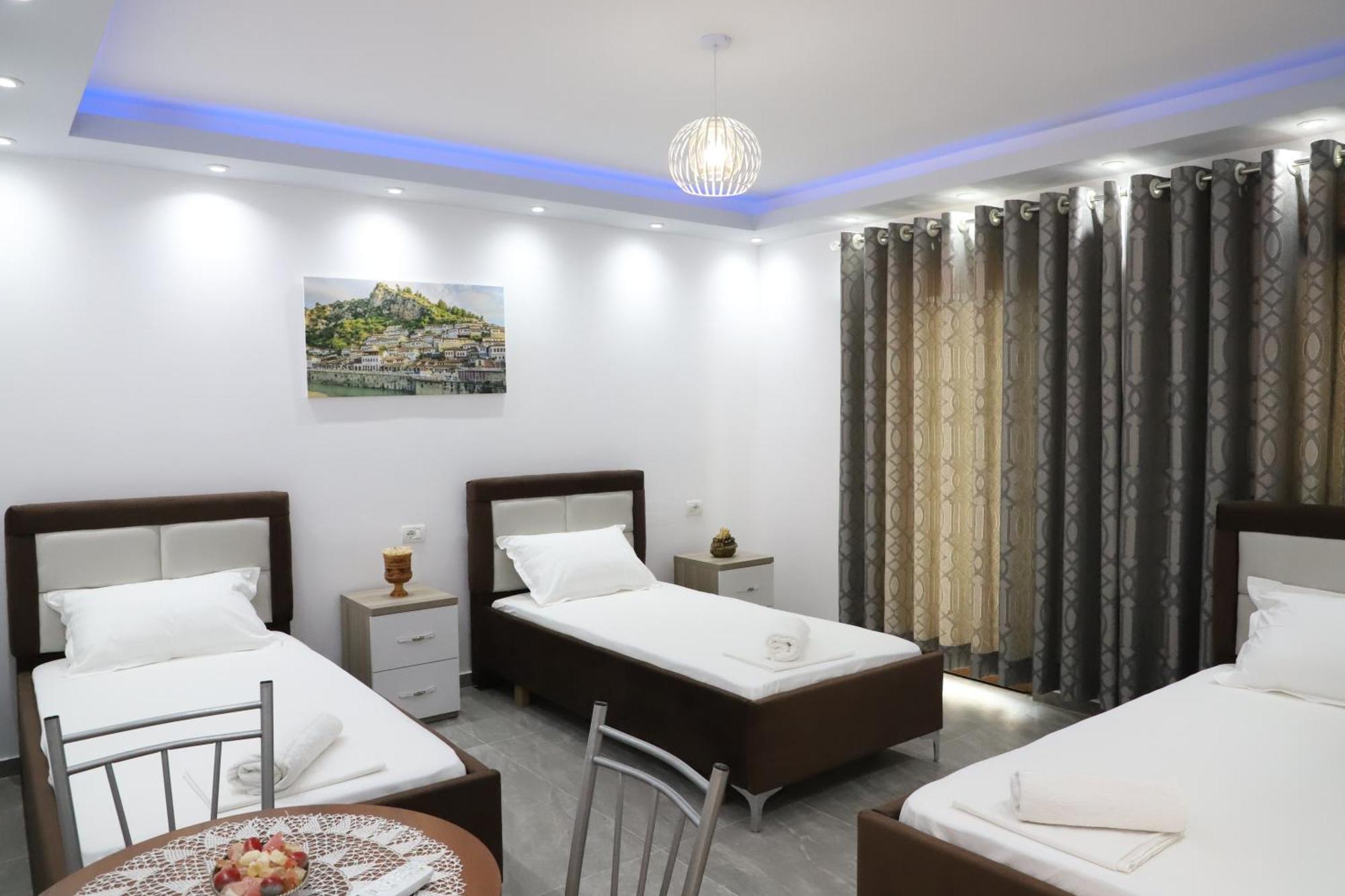 Vila Toska Berat Bagian luar foto