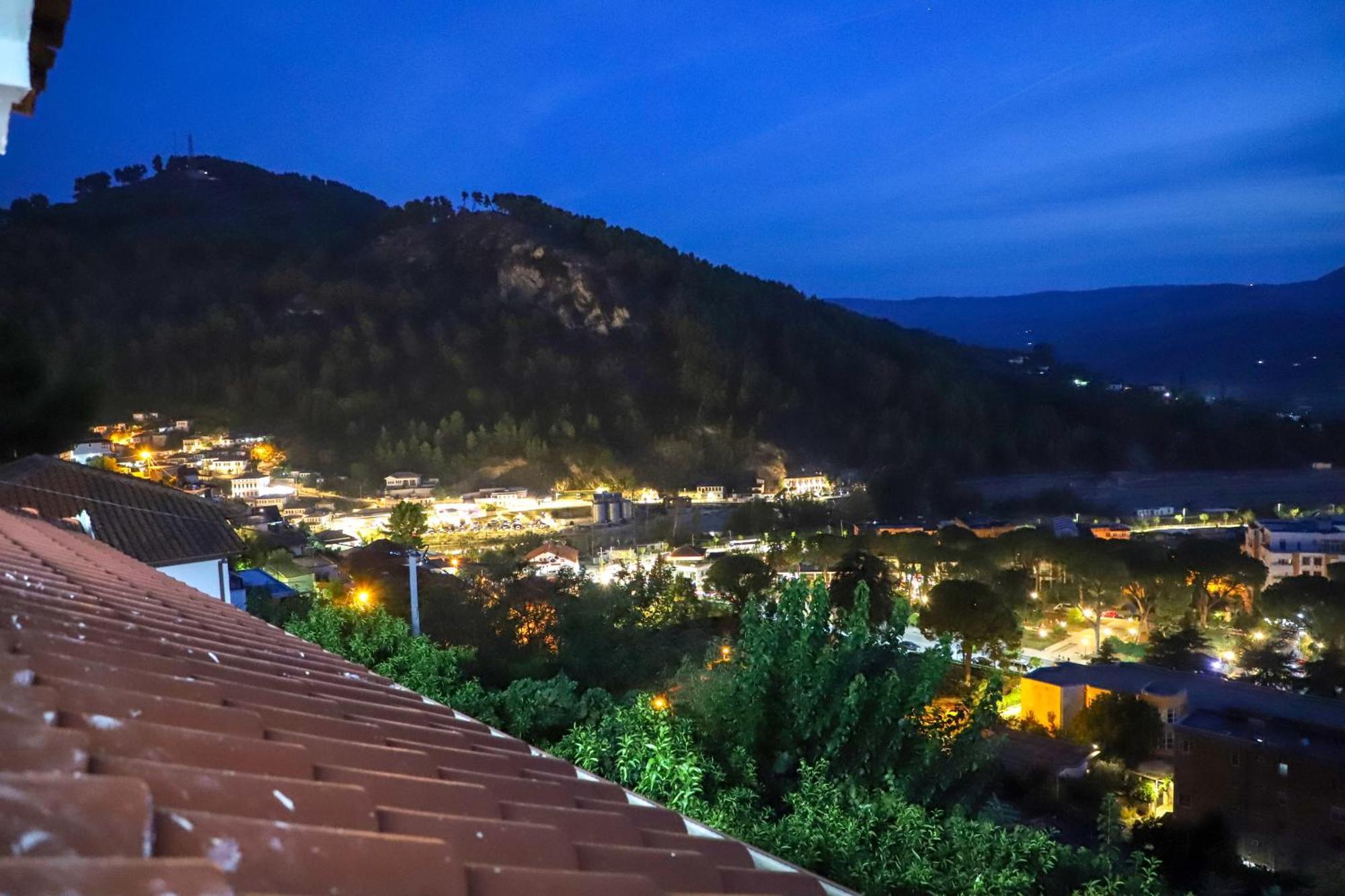 Vila Toska Berat Bagian luar foto