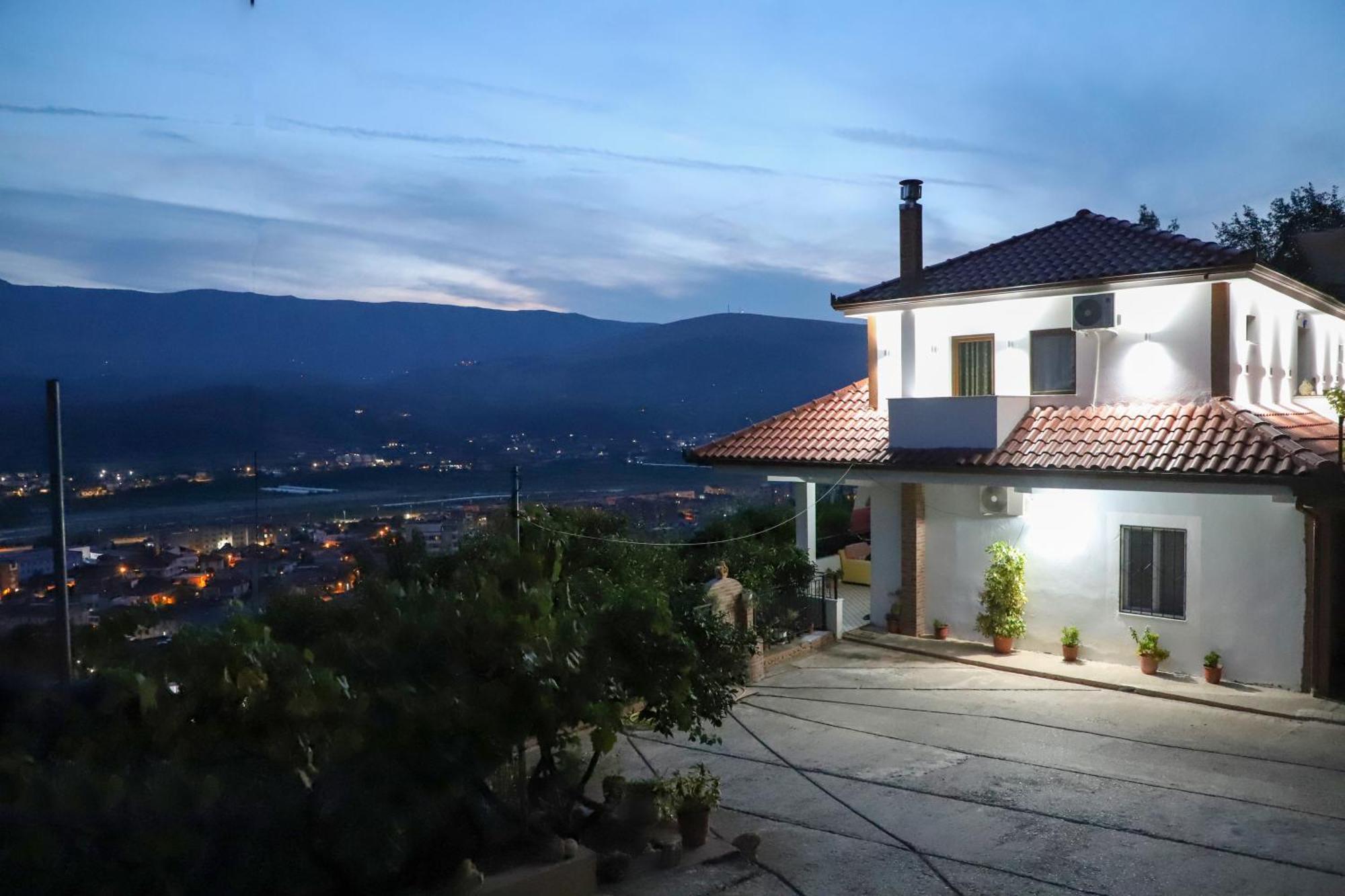 Vila Toska Berat Bagian luar foto