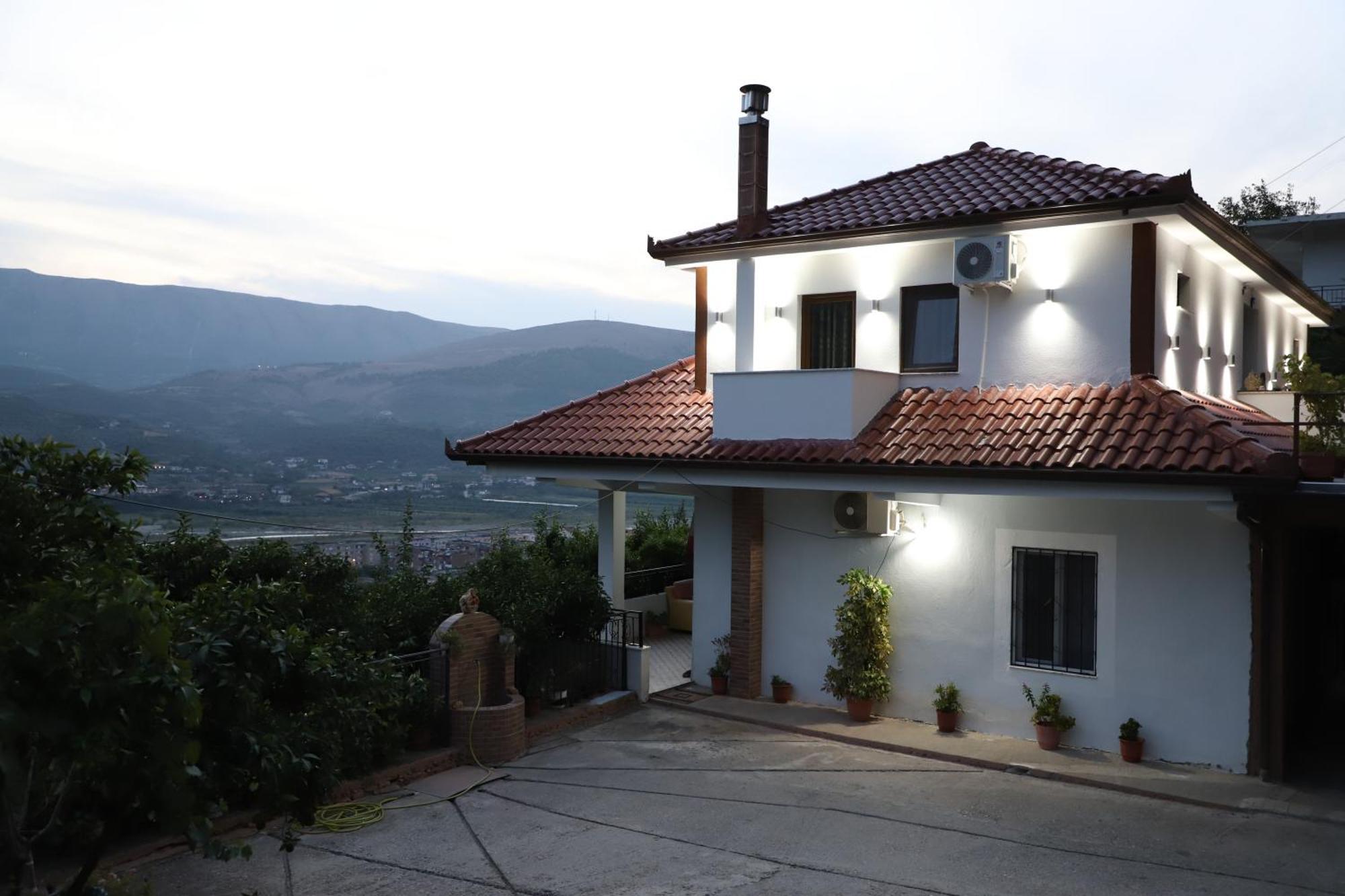 Vila Toska Berat Bagian luar foto